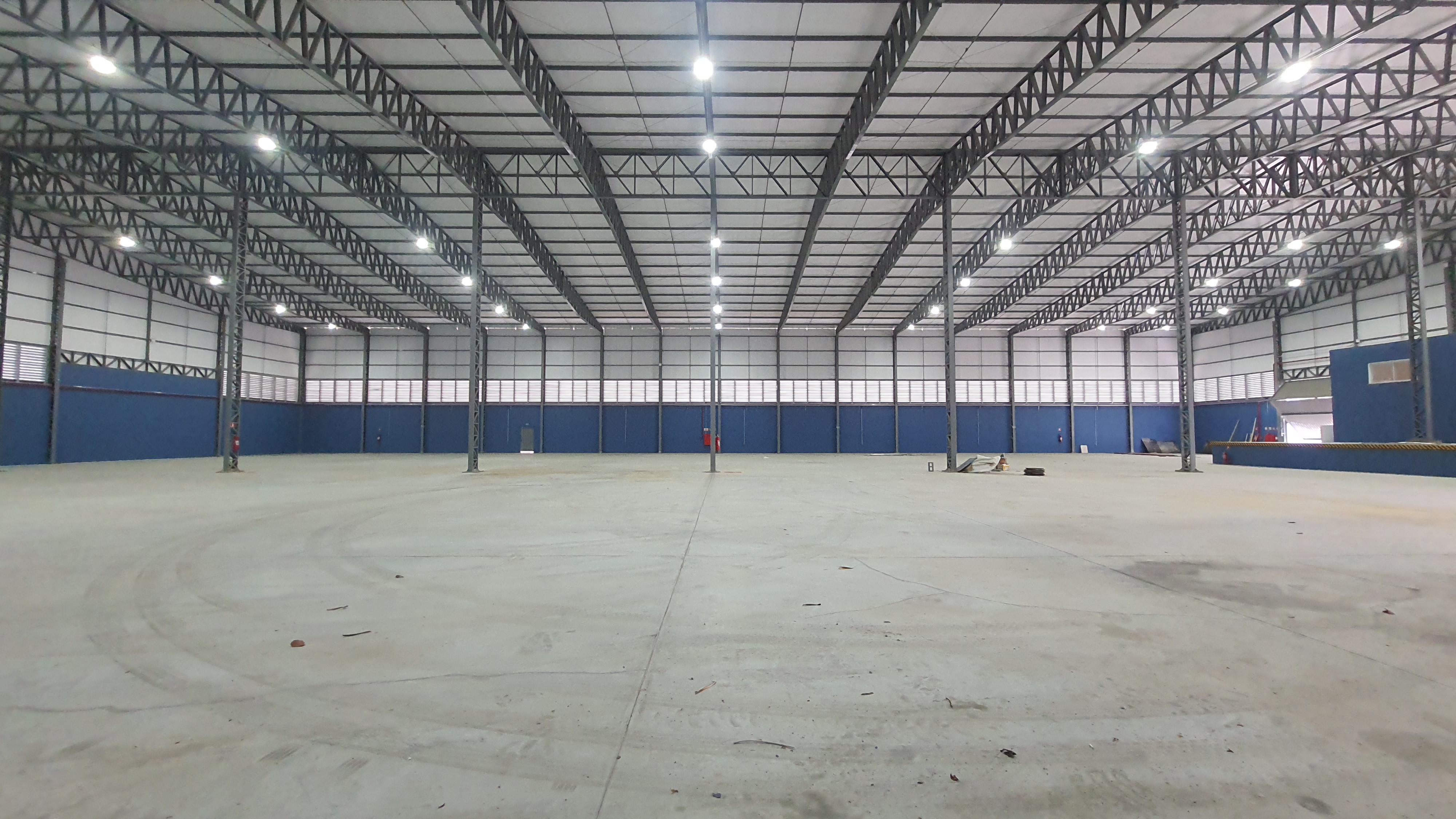 Galpão para locação com 3.900 m² no bairro Santa Luzia, na rodovia pres. Dutra em Caçapava/SP.  