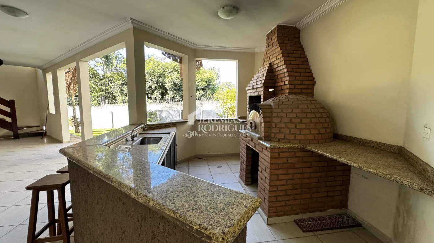 Casa para venda e locação com 4 dormitórios no Condomínio Colonial Village I em Pindamonhangaba/SP