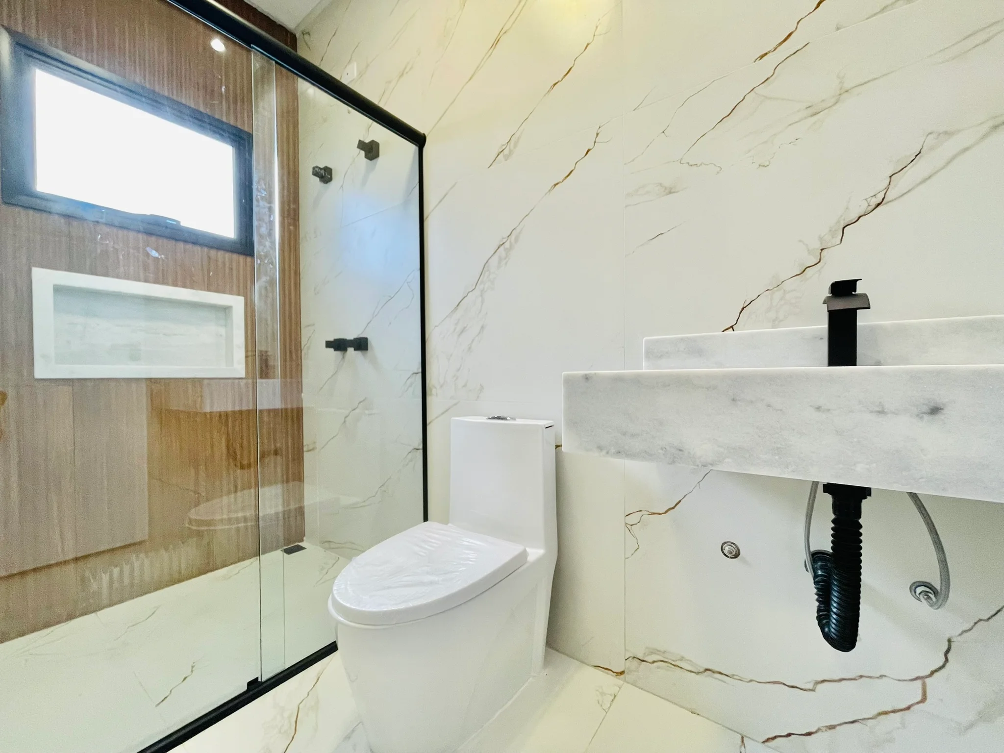 Casa à venda com 3 suítes no Condomínio Ouro Ville em Taubaté/SP. 