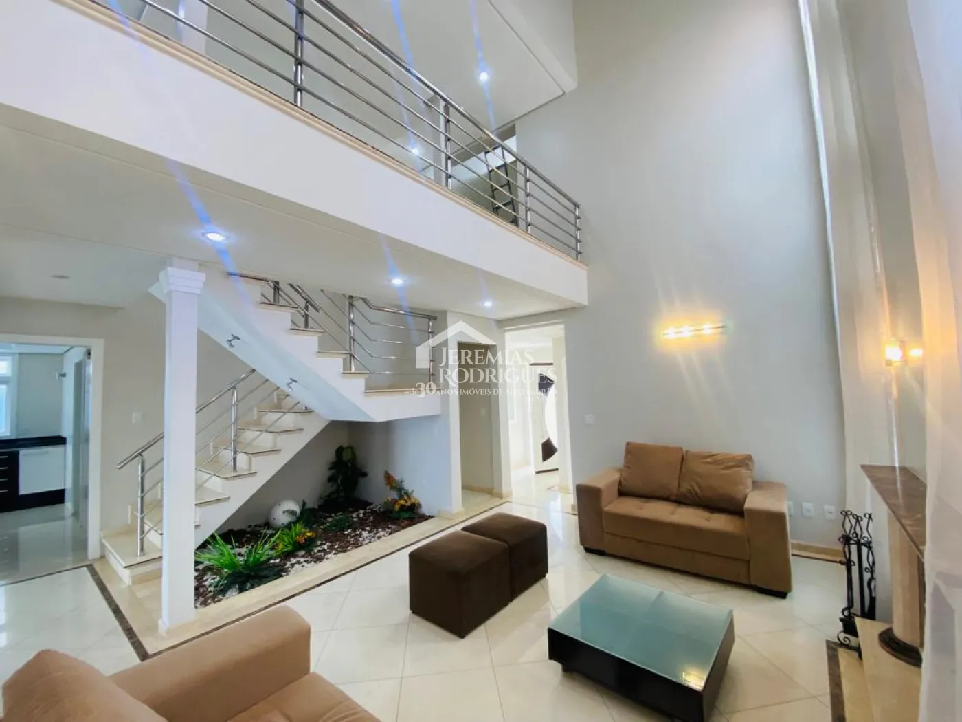 Casa à venda com 4 suítes no Condomínio Taubaté Village em Taubaté/SP. 