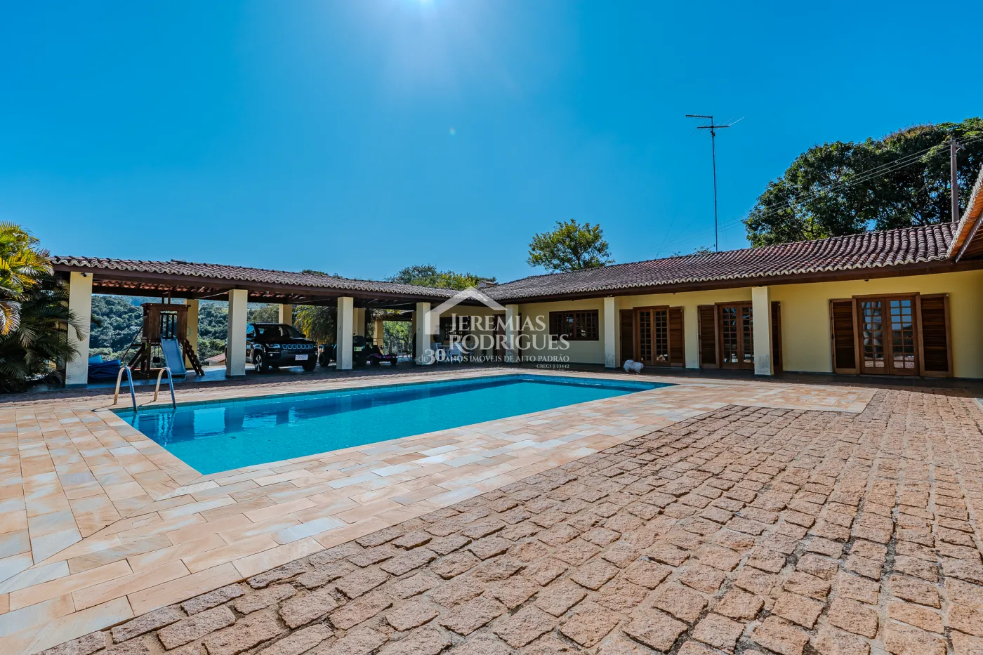 Fazenda à venda com 183.000 m² em Campinas/SP.