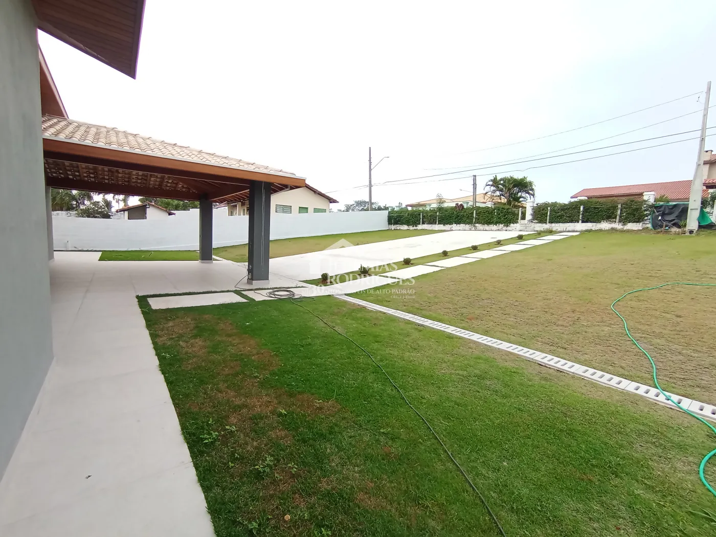 Casa à venda com 4 dormitórios no Condomínio Chácaras Cataguá em Taubaté/SP