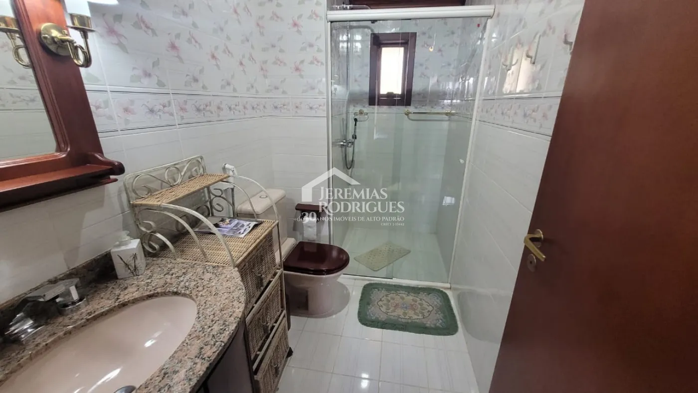 Apartamento à venda com 4 dormitórios, 324m² no Condomínio Le Bourg Saint Maurice em Campos do Jordão/SP.