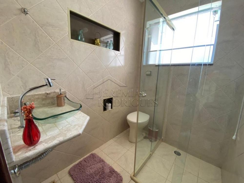 Casa à venda com 2 suítes no bairro do Bonfim em Taubaté/SP.