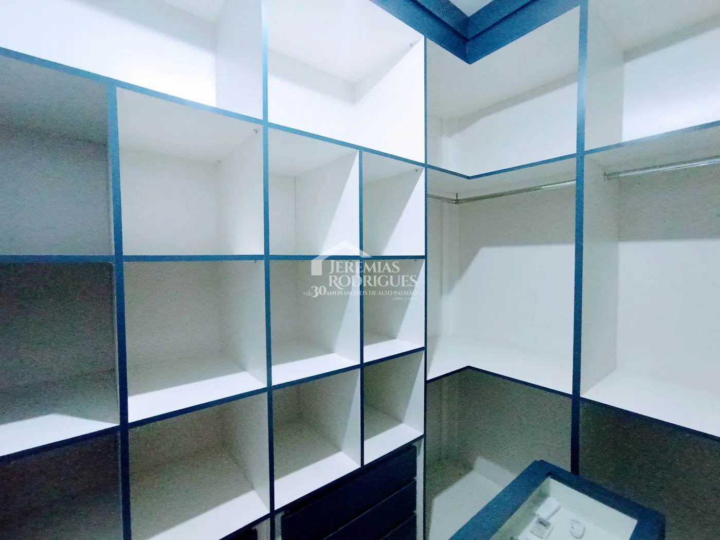 Casa para venda e locação com 3 dormitórios, no Condomínio Colonial Village II em Pindamonhangaba/SP