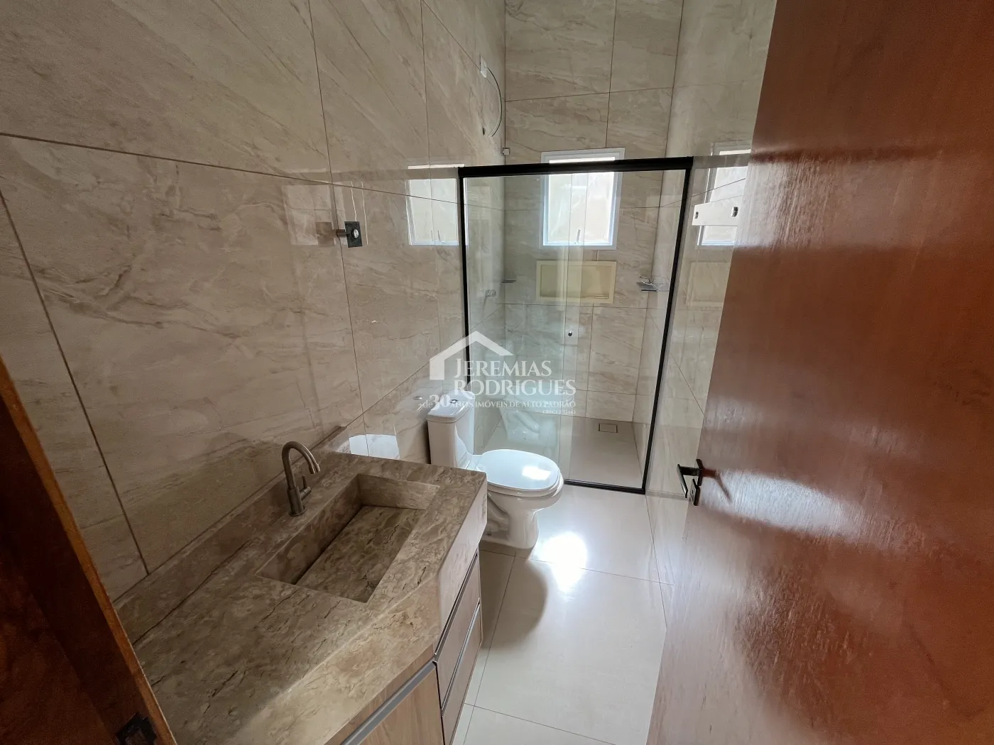 Casa com 3 dormitórios, 250,00 m² - Vila Suíça - Pindamonhangaba/SP.