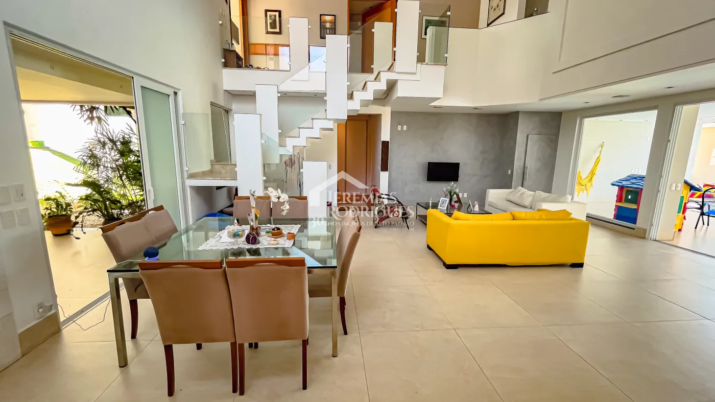 Casa à venda com 6 suítes - Condomínio Village Paineiras - Pindamonhangaba/SP