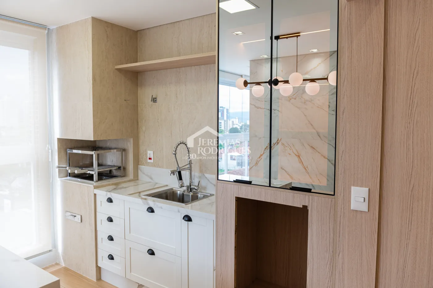 Apartamento à venda com 3 dormitórios, 98 m² no Edifício Bauhaus em Pindamonhangaba/SP.