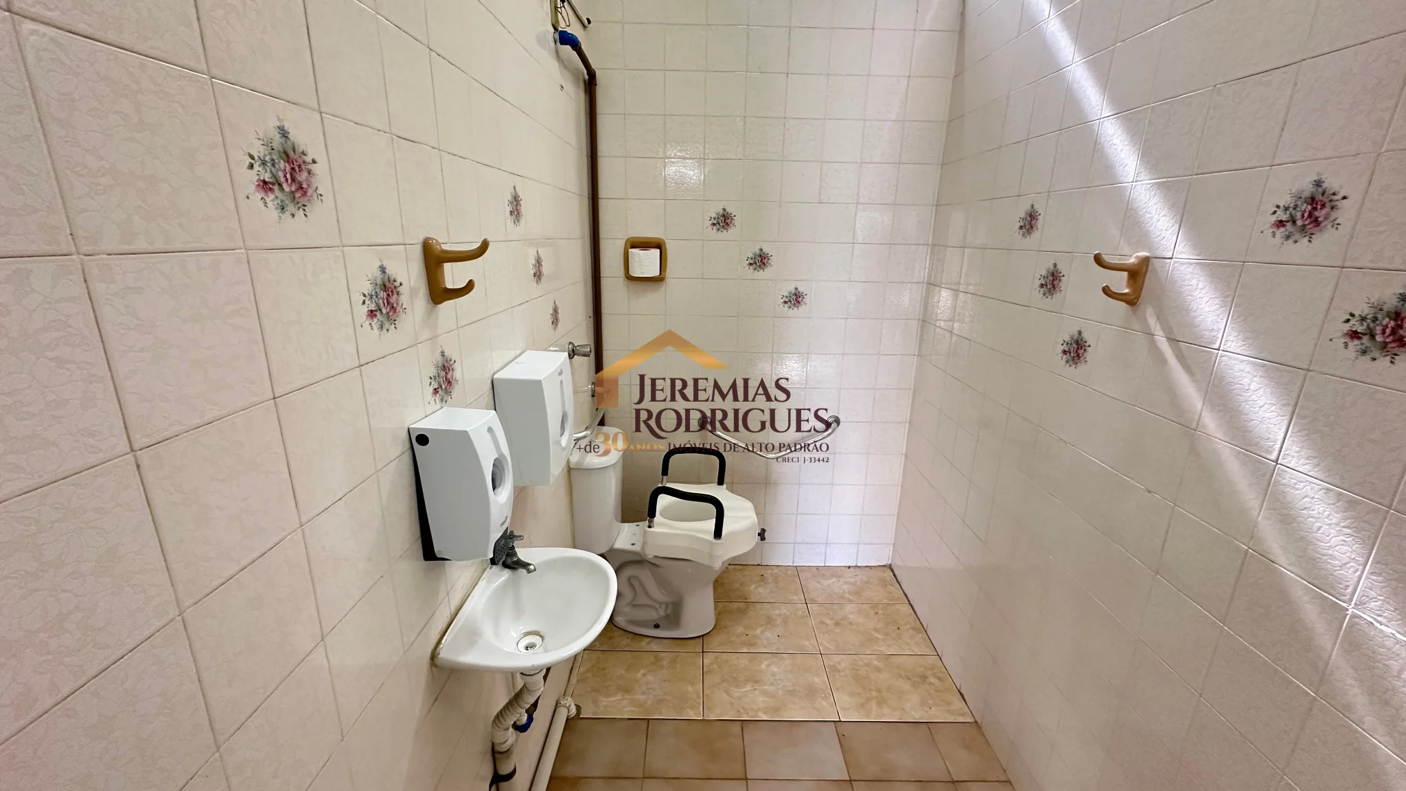Ponto Comercial para locação no Centro em Pindamonhangaba/SP.