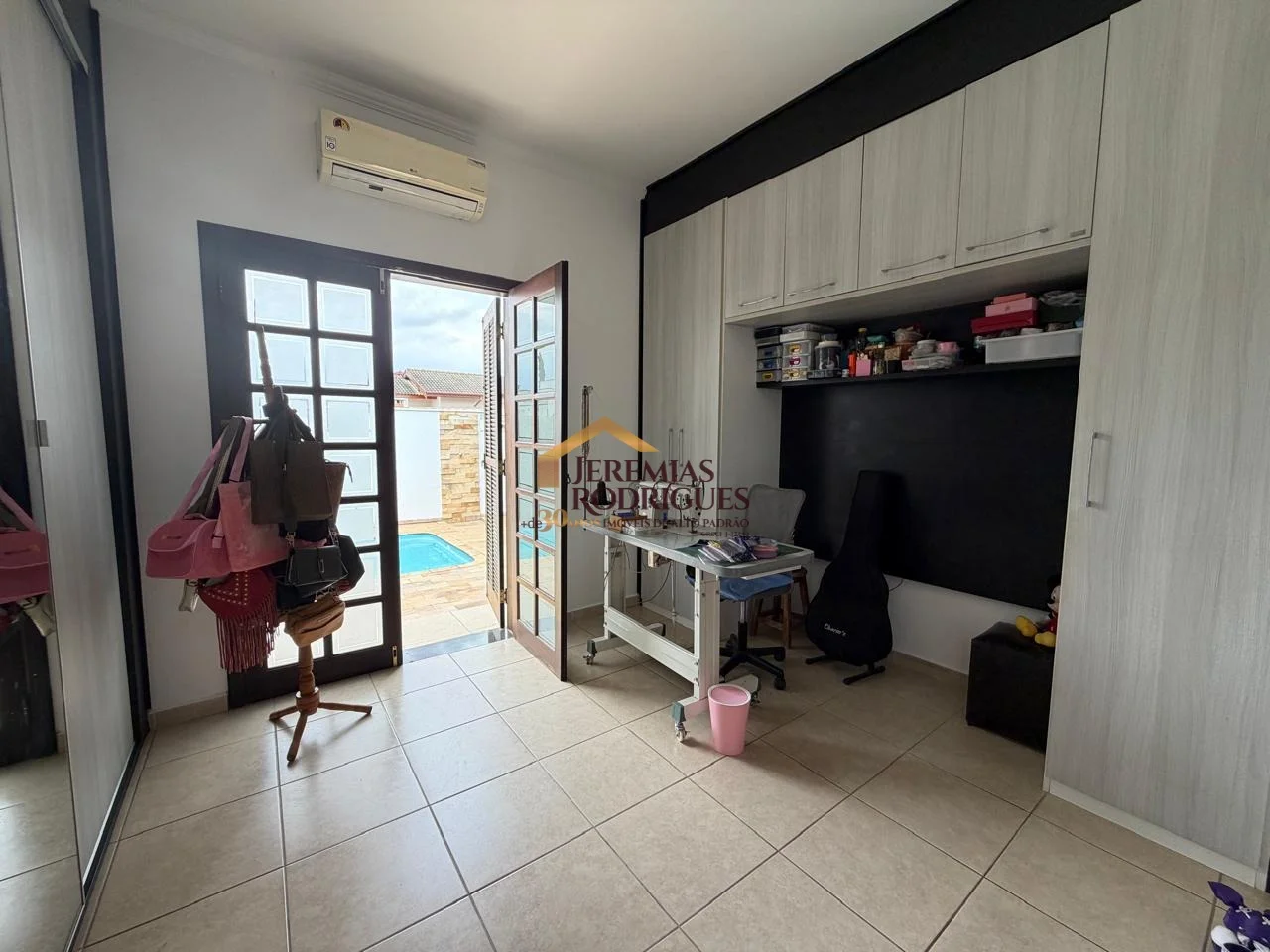 Casa à venda no Condomínio Real Ville em Pindamonhangaba/SP.