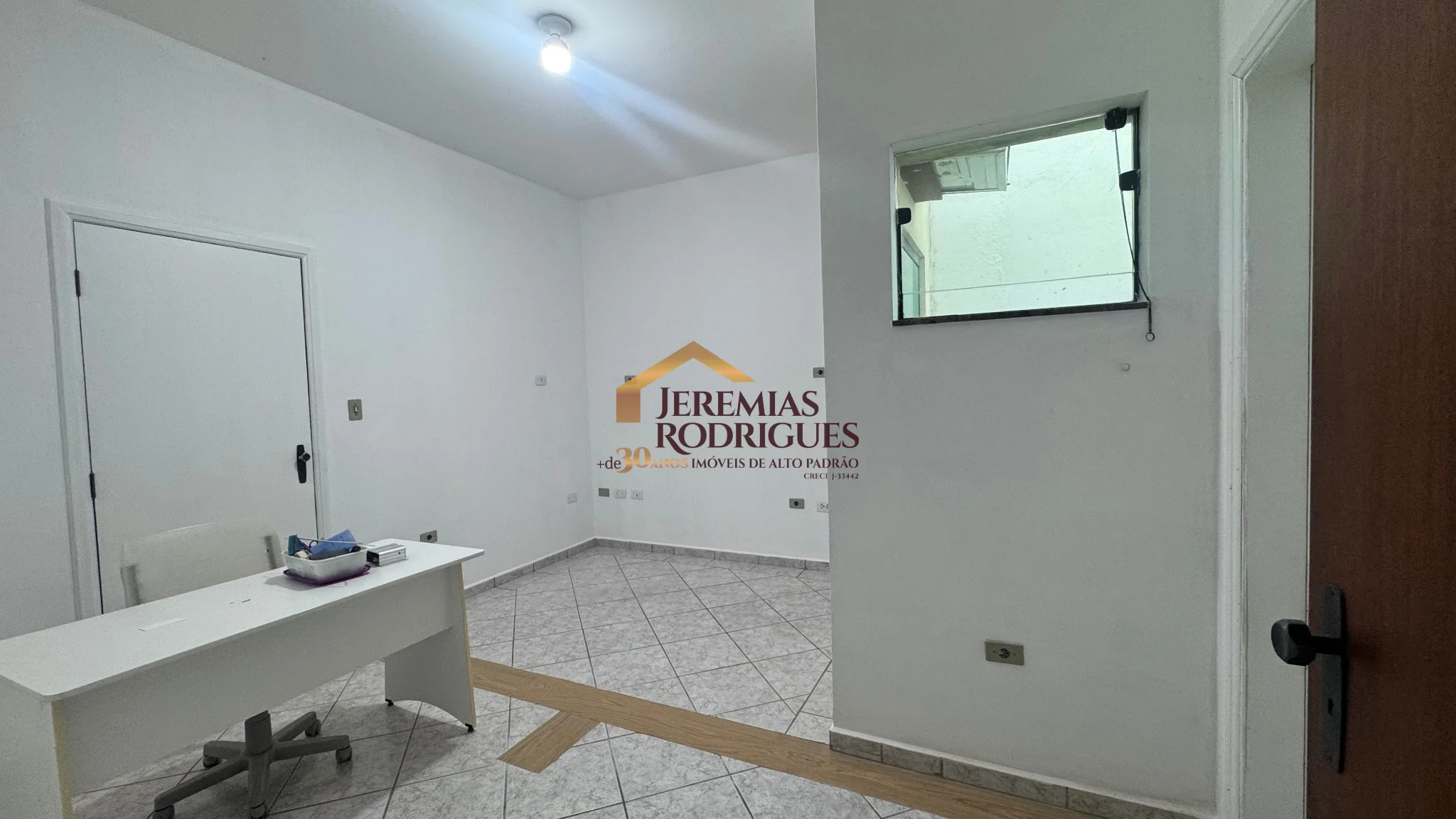 Sala comercial para locação no Centro em Pindamonhangaba/SP. — foto 4