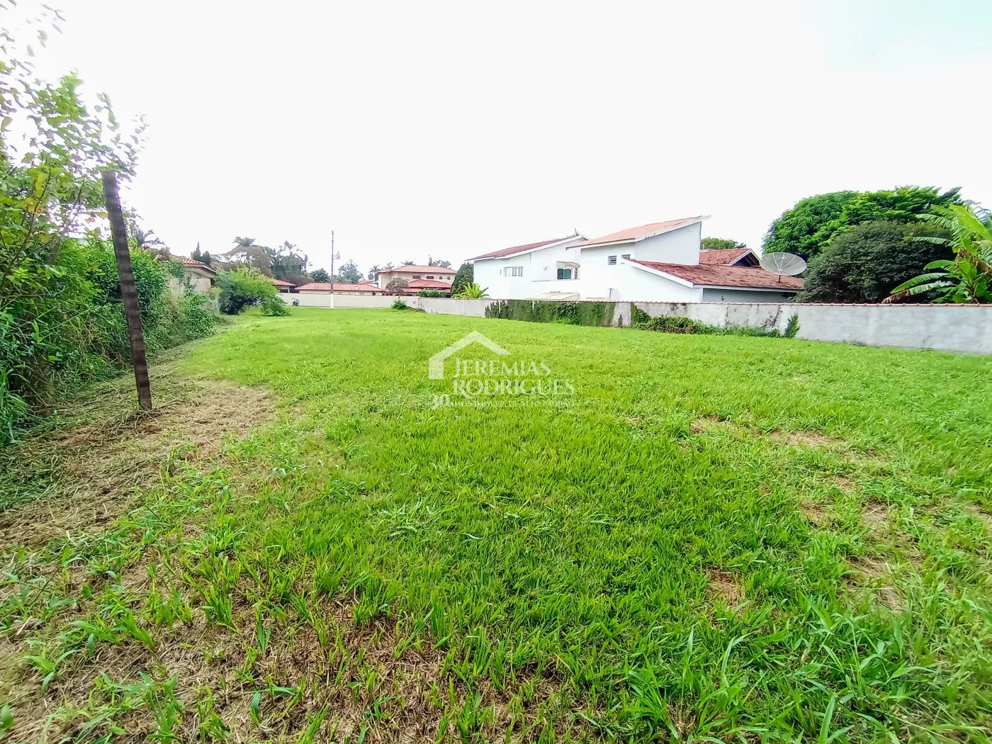 Terreno à venda com 1.234,50 m² no Condomínio Village Paineiras em Pindamonhangaba/SP.