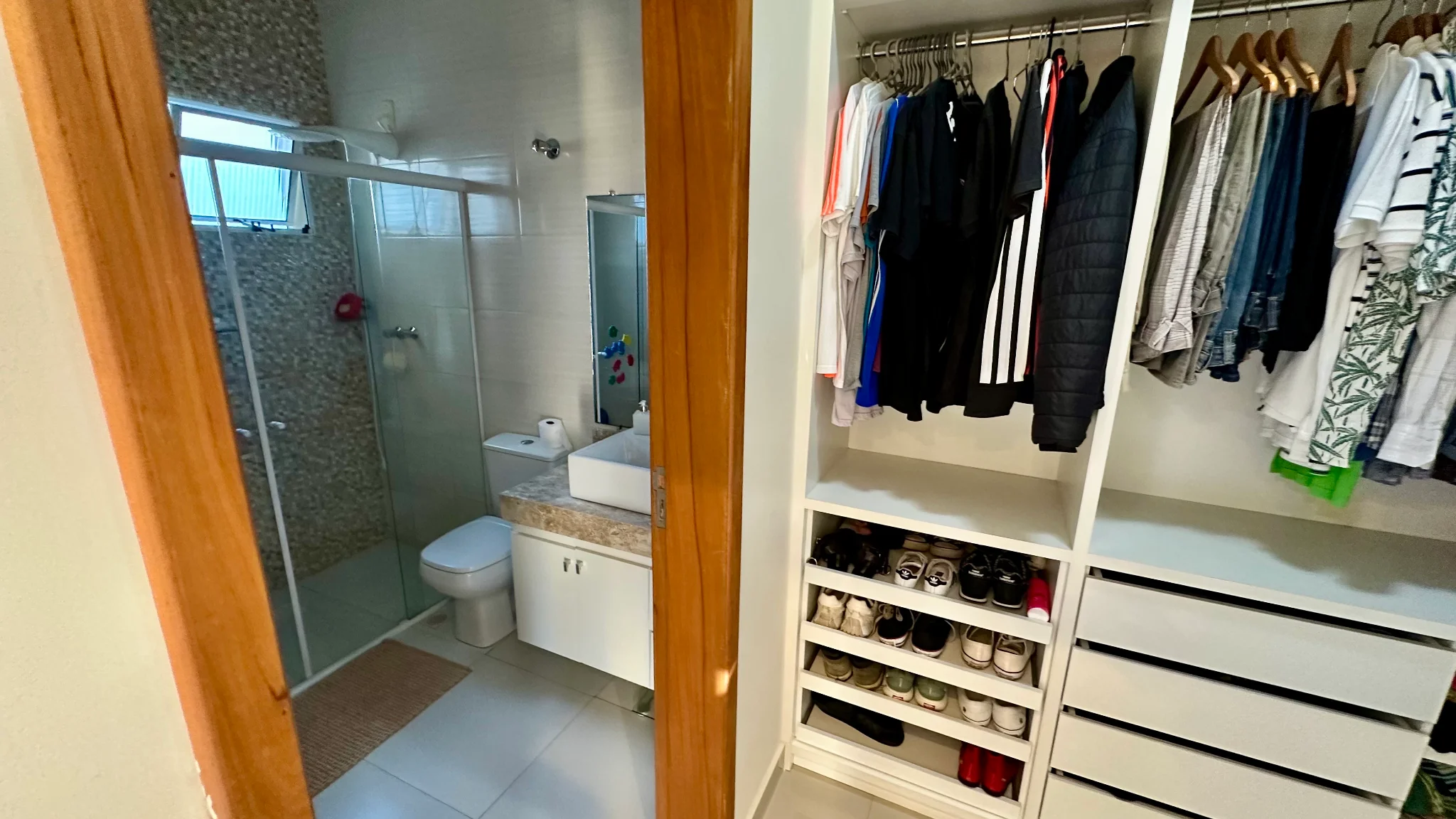 Casa para venda e locação no Condomínio Reserva dos Lagos em Pindamonhangaba/SP. 