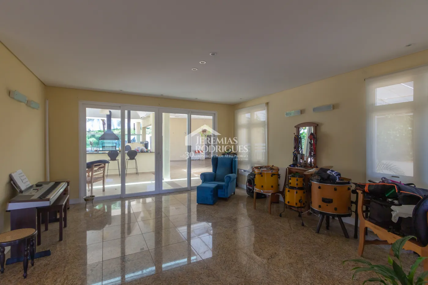 Casa para venda com 4 suítes no Condomínio Residencial dos Pinheiros em Caçapava/SP