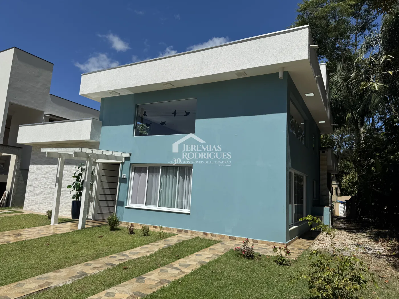 Casa à venda com 3 suítes no Condomínio Capitanias em Ubatuba/SP.