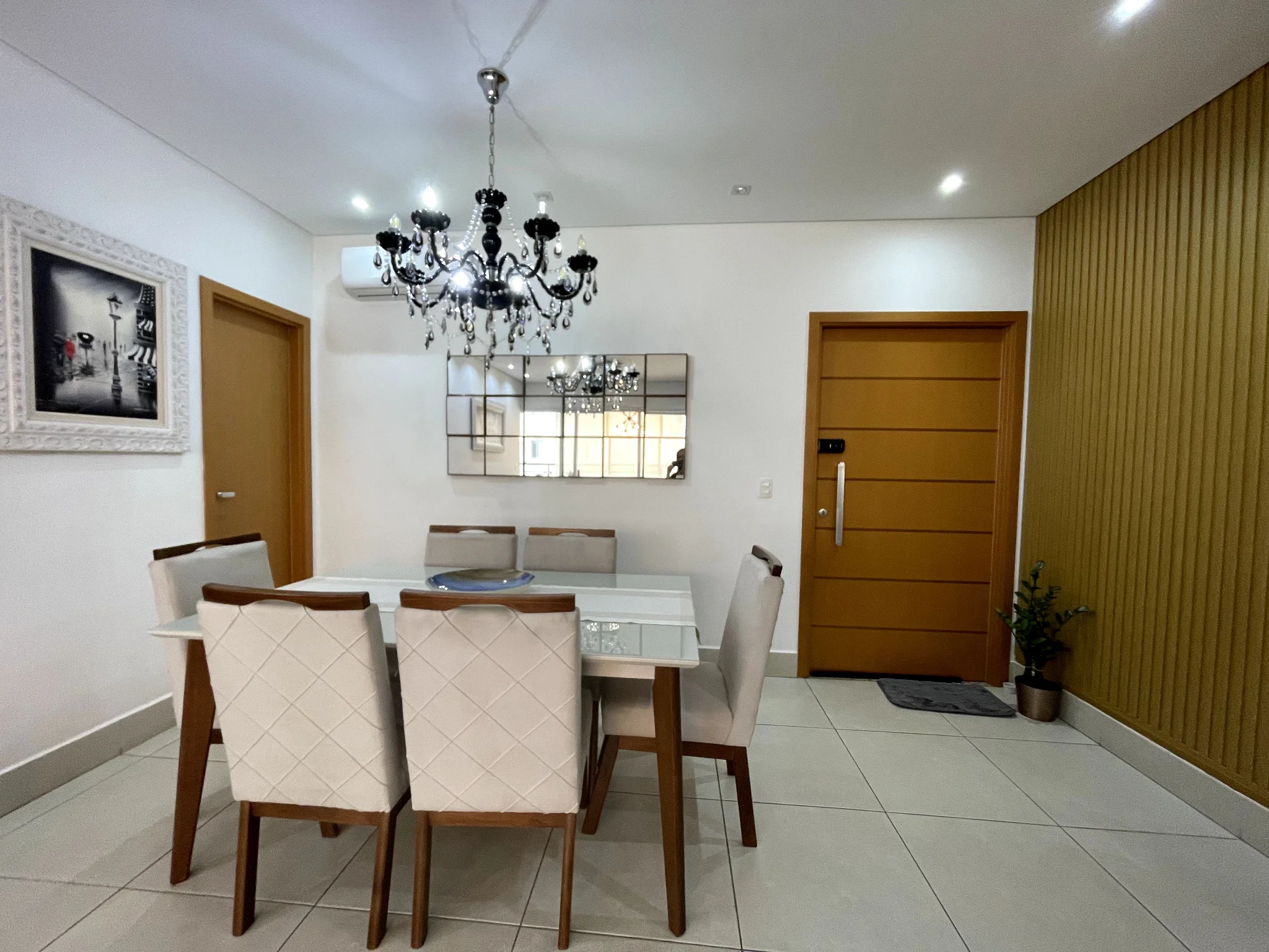 Apartamento à venda com 3 suítes no Condomínio Renaissance em Taubaté/SP. 