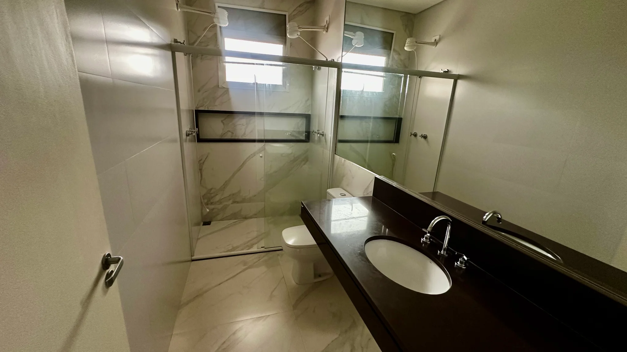 Casa para locação com 4 dormitórios no Campos do Conde II em Tremembé/SP. 