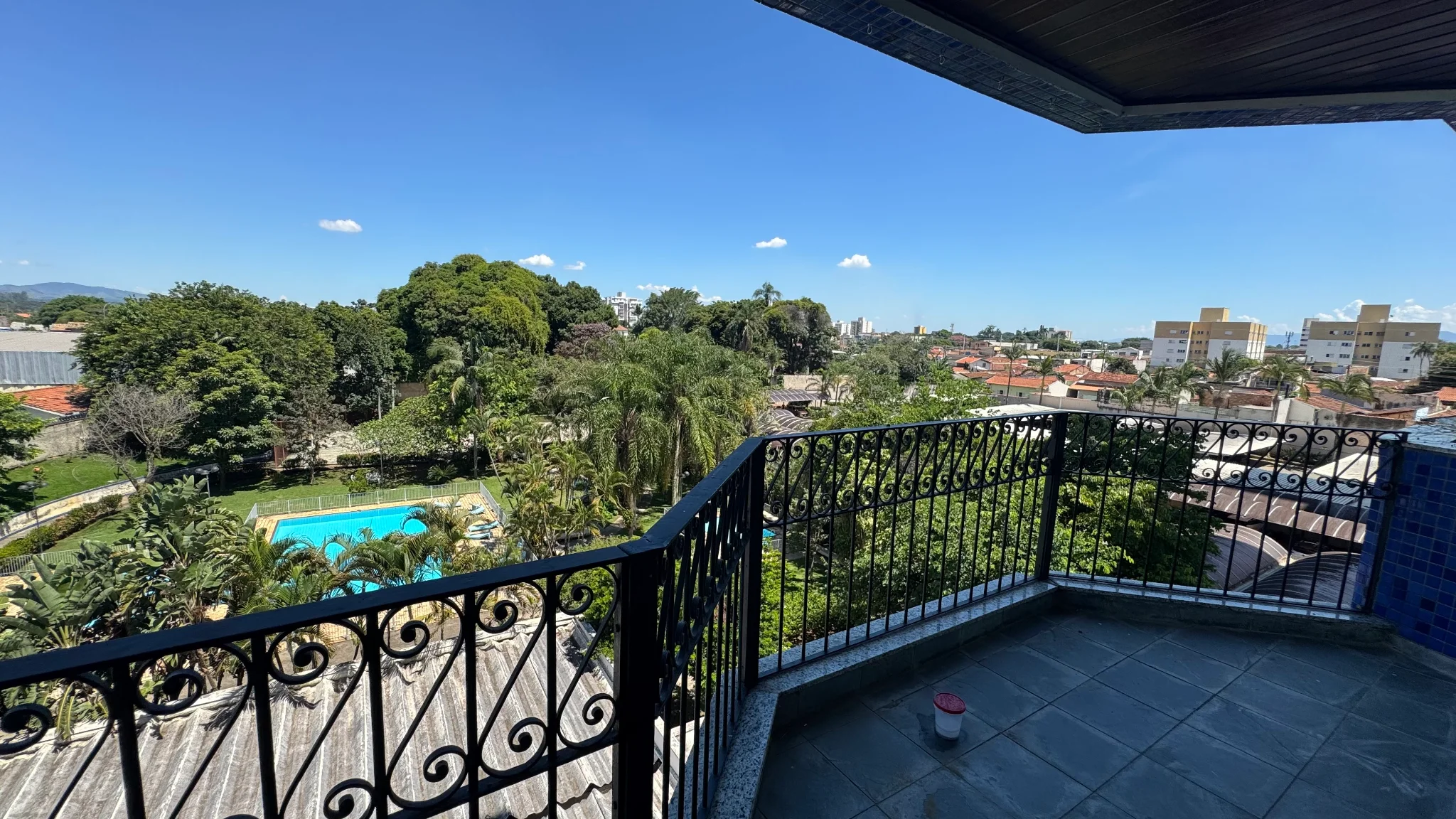 Apartamento para venda e locação no Edifício Serra da Mantiqueira em Pindamonhangaba/SP. 