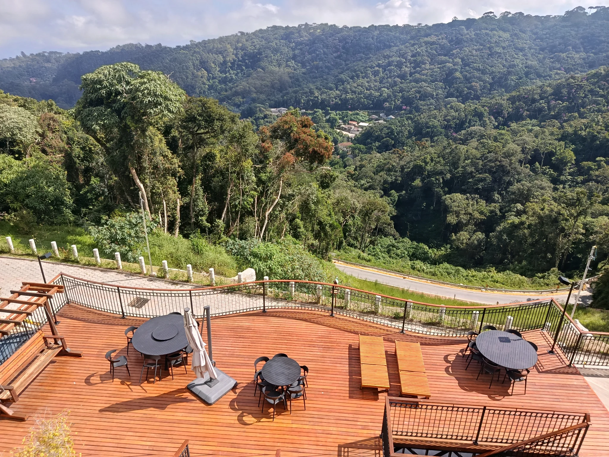 Casa com 8 suítes á venda no Condomínio Allemansratt em Campos do Jordão /SP.