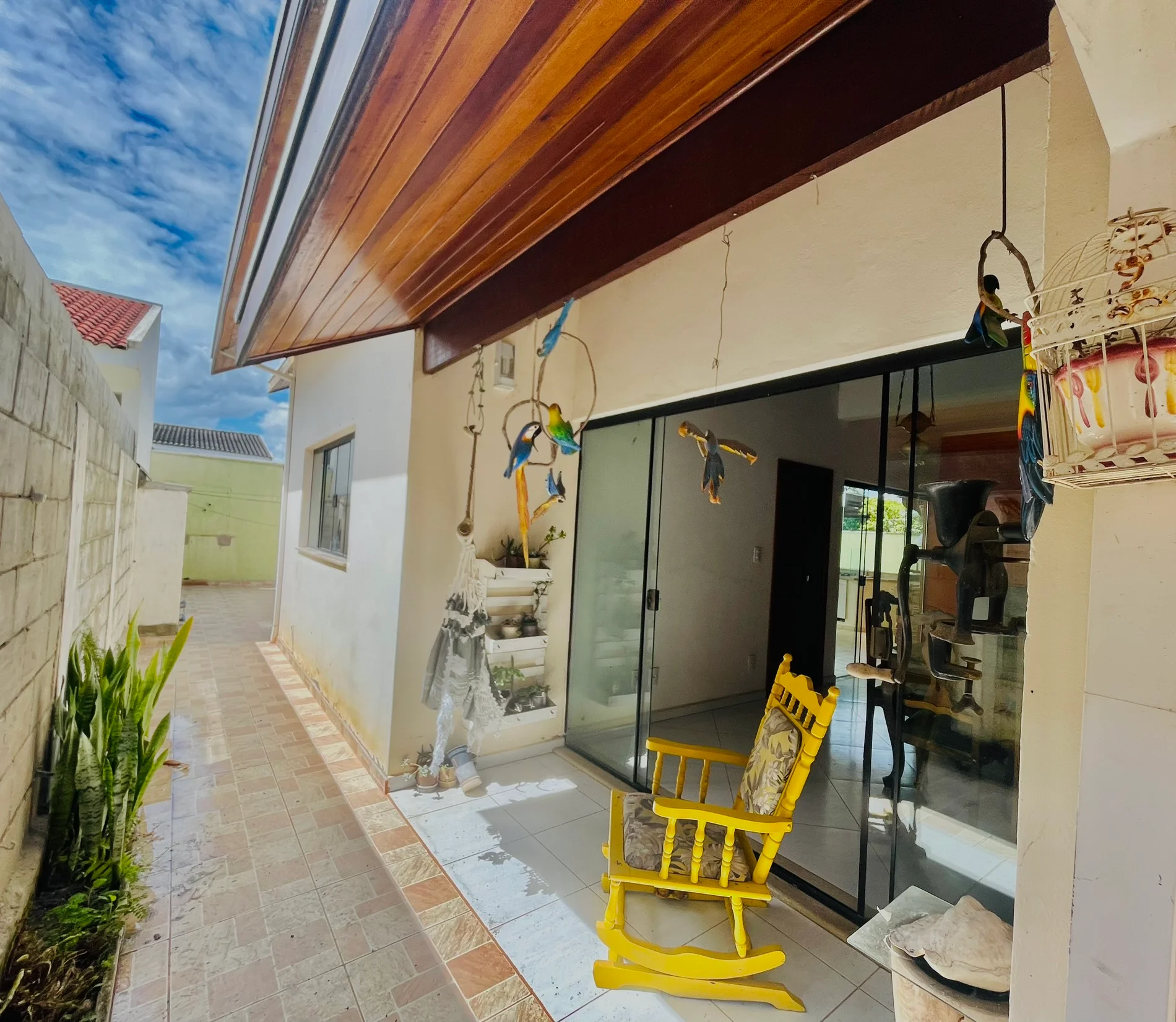 Casa à venda com 4 dormitórios no Condomínio Real Ville em Pindamonhangaba/SP. 