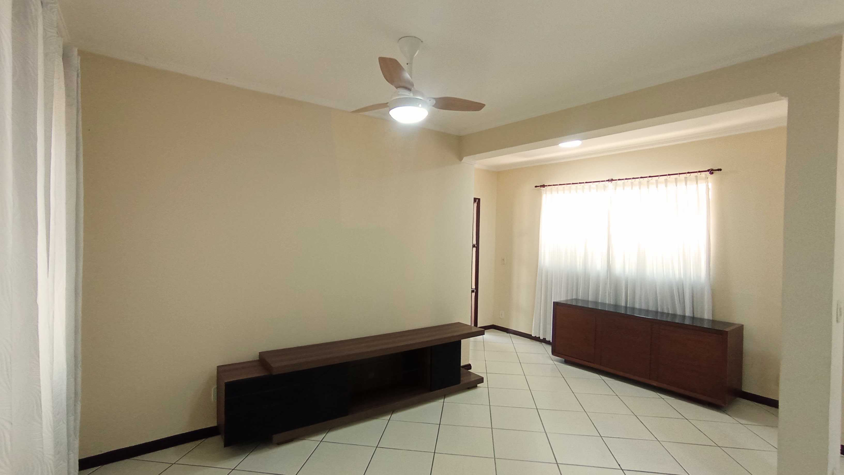 Casa para venda e locação com 3 dormitórios no Condomínio Vale dos Príncipes em Taubaté/SP.