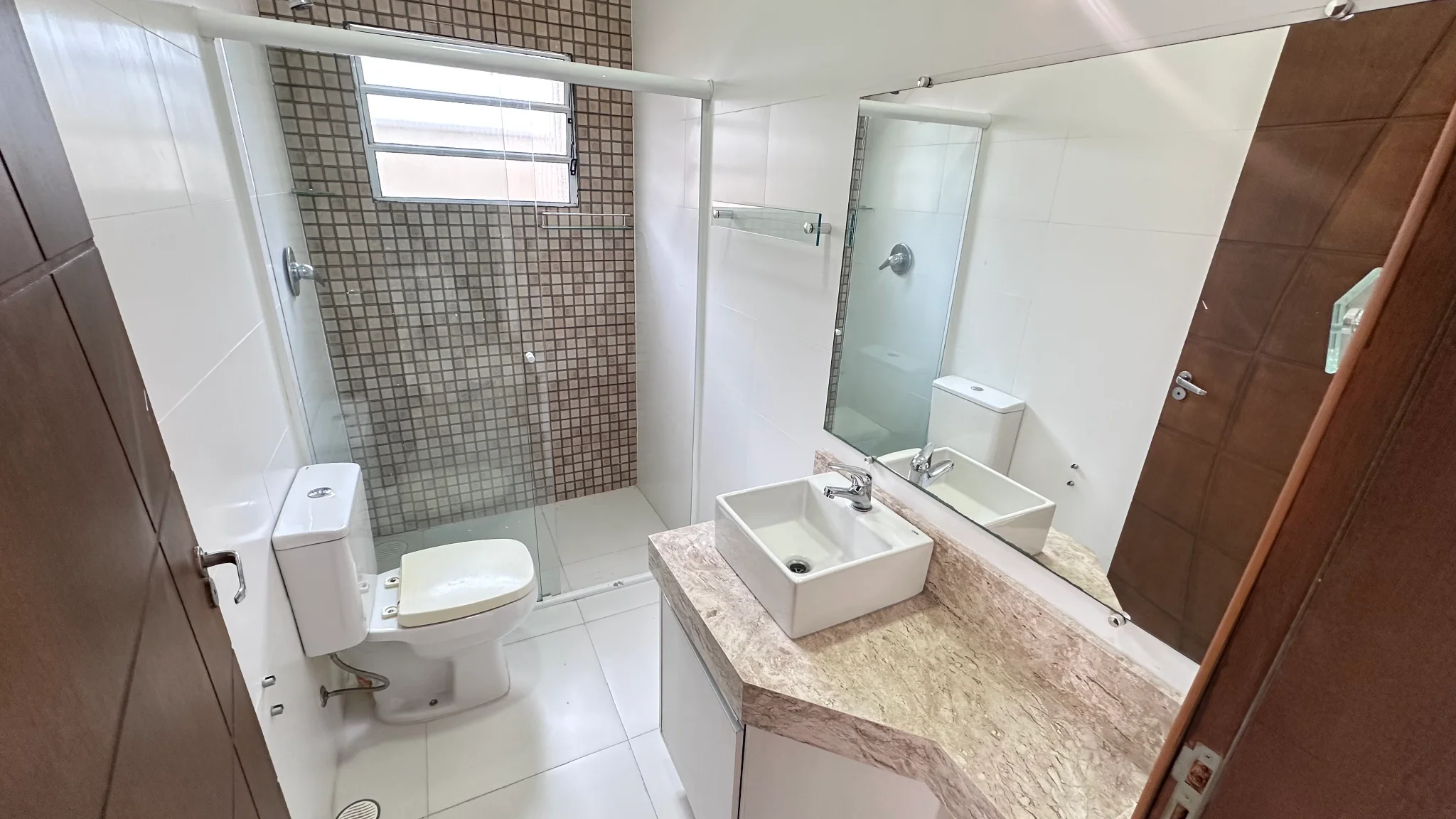 Casa para locação e venda no Condomínio Reserva dos Lagos em Pindamonhangaba/SP.