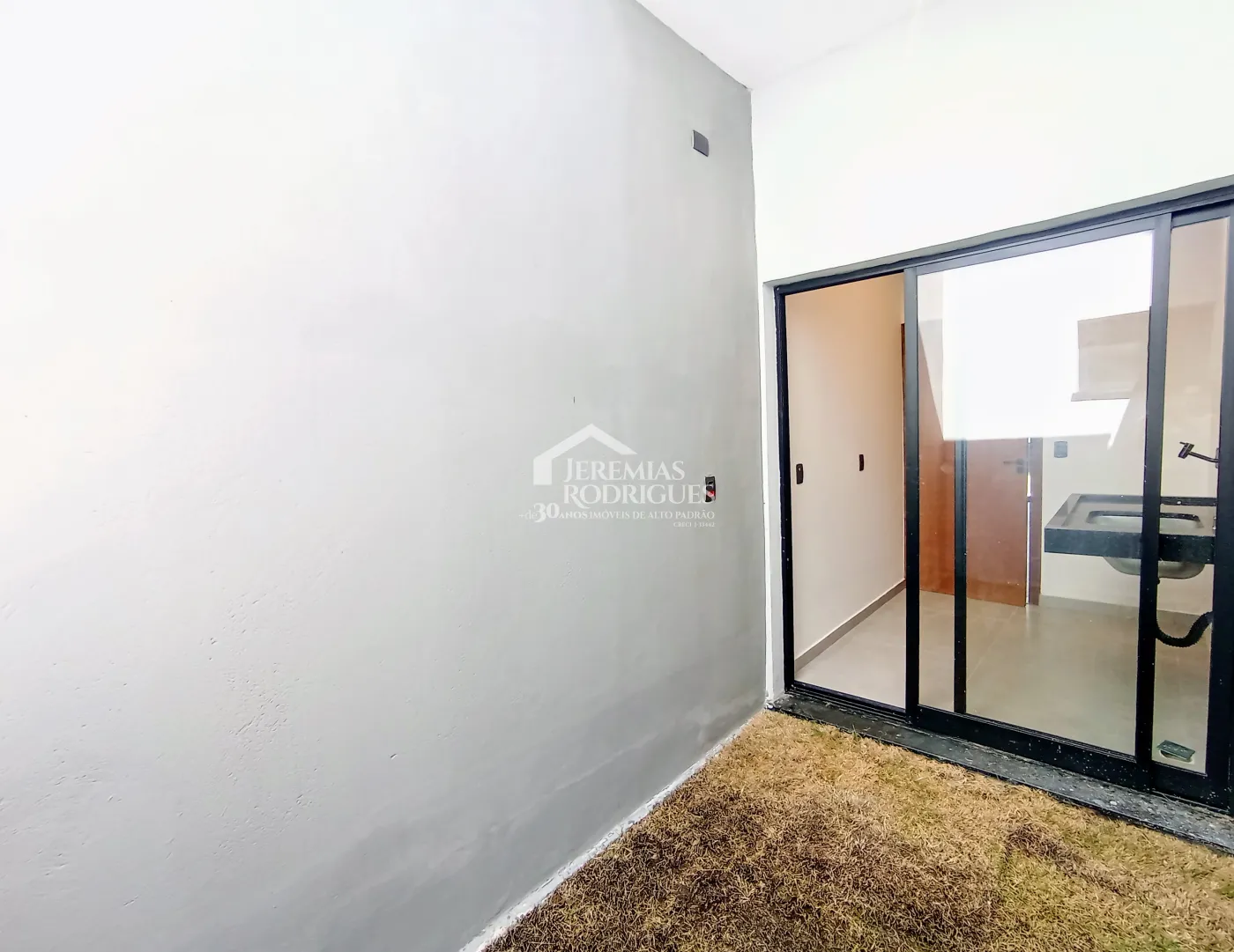 Casa à venda com 3 suítes no Condomínio Quinta das Palmeiras em Taubaté/SP.