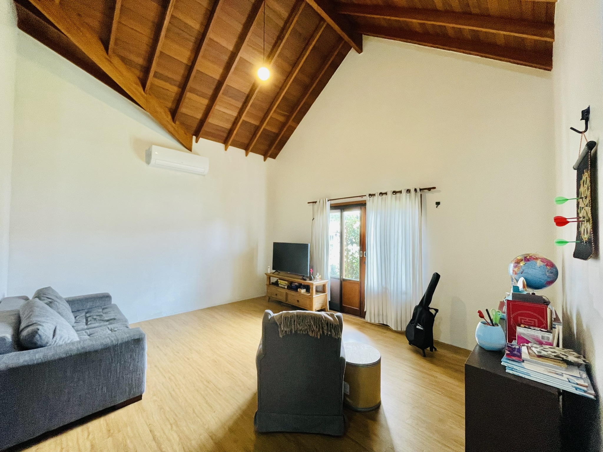 Casa para venda e locação com 4 dormitórios no Condomínio Parque dos Pássaros em Tremembé/SP.  