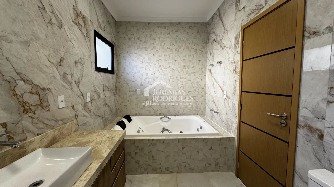 Casa à venda com 3 suítes no Condomínio Reserva dos Lagos em Pindamonhangaba/SP.