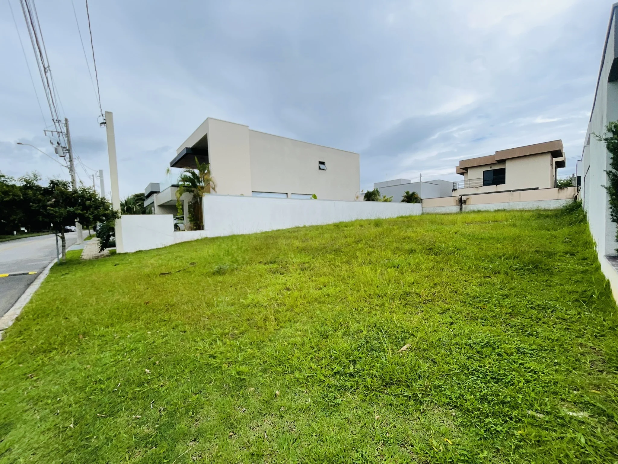 Terreno com 403 m² no Condomínio Ouro Ville em Taubaté/SP. 