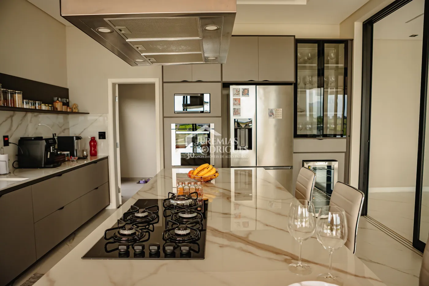 Casa com 3 suítes, 611 m² - Condomínio Village da Serra - Tremembé/SP