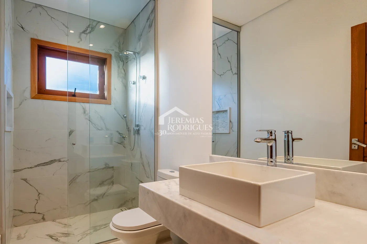 Casa com 4 suítes no condomínio Reserva Figueiredo em Campos do Jordão/SP