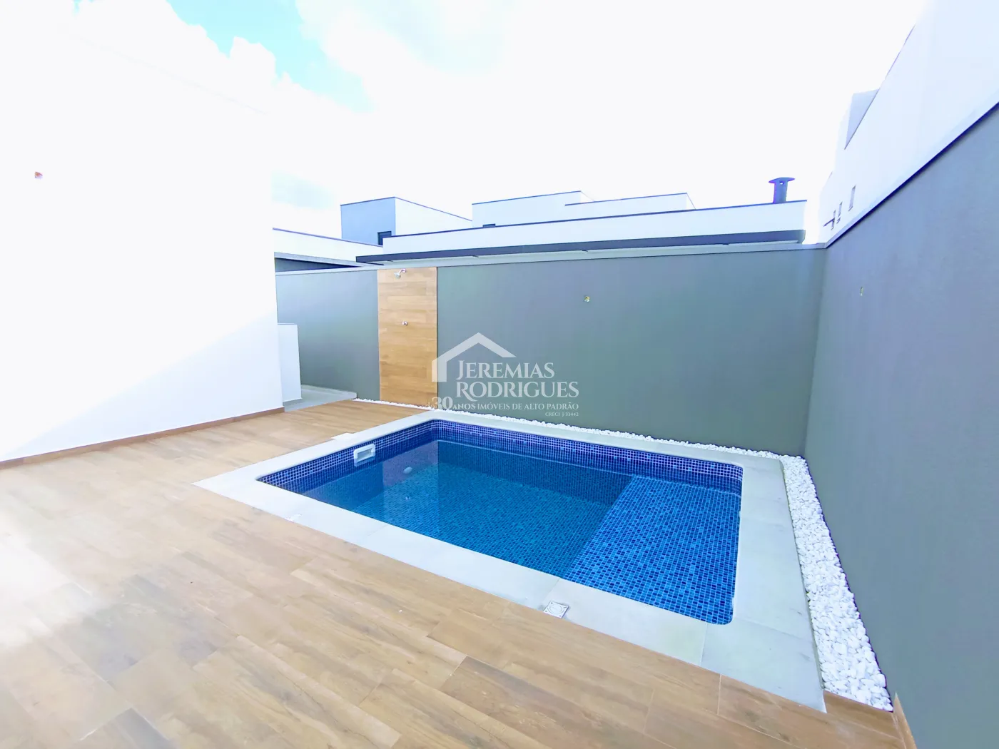 Casa à venda com 3 suítes no Condomínio Ouro Ville em Taubaté/SP