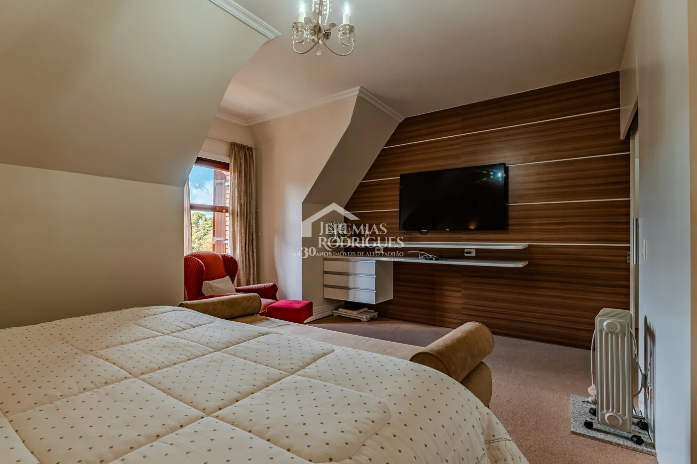 Casa para venda e locação com 5 suítes no Jardim Véu da Noiva em Campos do Jordão/SP