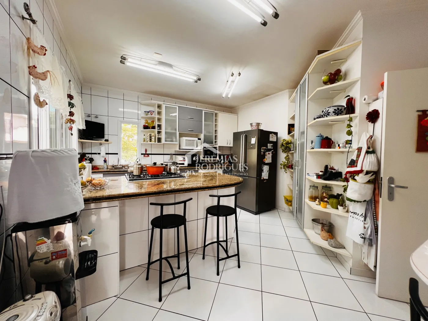 Casa com 4 dormitórios, 305 m² - Condomínio Taubaté Village - Taubaté/SP.