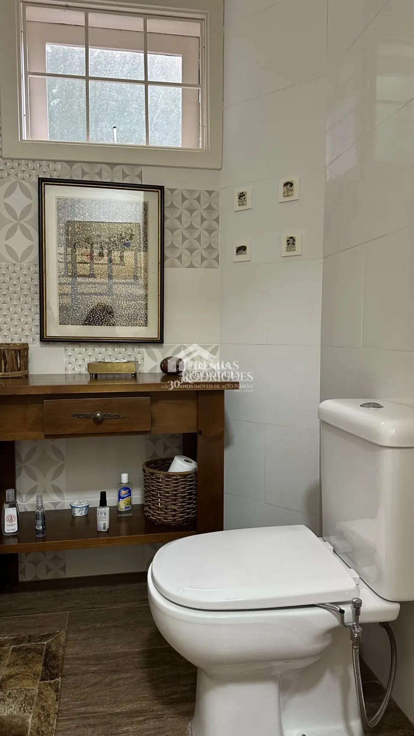 Casa à venda com 5 suítes no bairro Nova Capivari em Campos do Jordão/SP