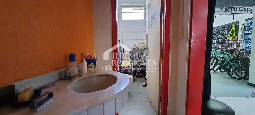 Ponto comercial para venda e locação com 256 m² no Centro em Taubaté. 