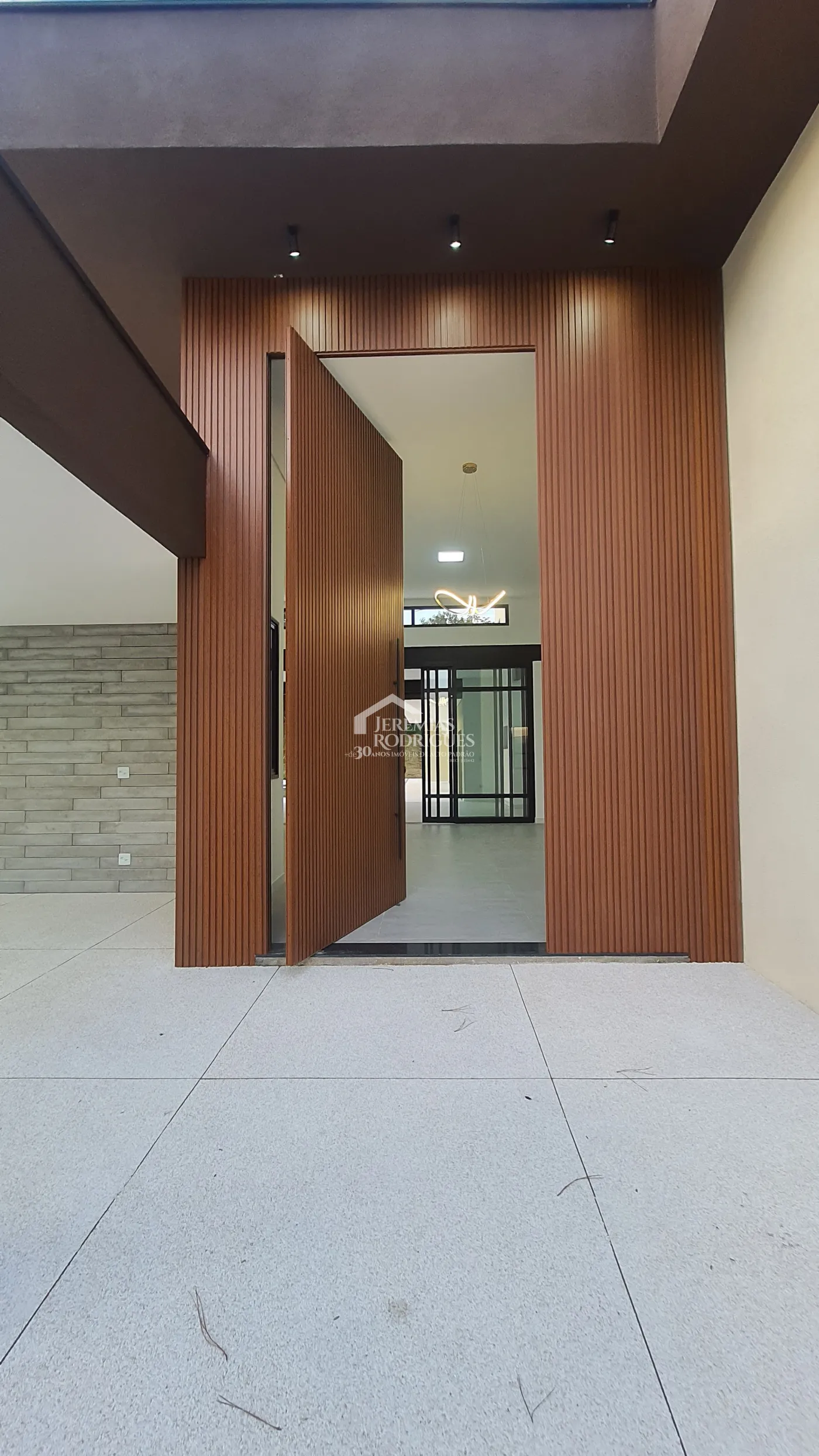 Casa à venda com 3 suítes no Condomínio Chácaras Cataguá em Taubaté/SP.