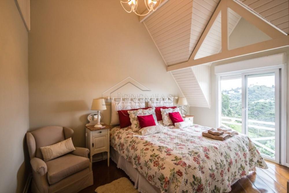 Casa à venda com 7 dormitórios no bairro Recanto das Araucárias em Campos do Jordão/SP.