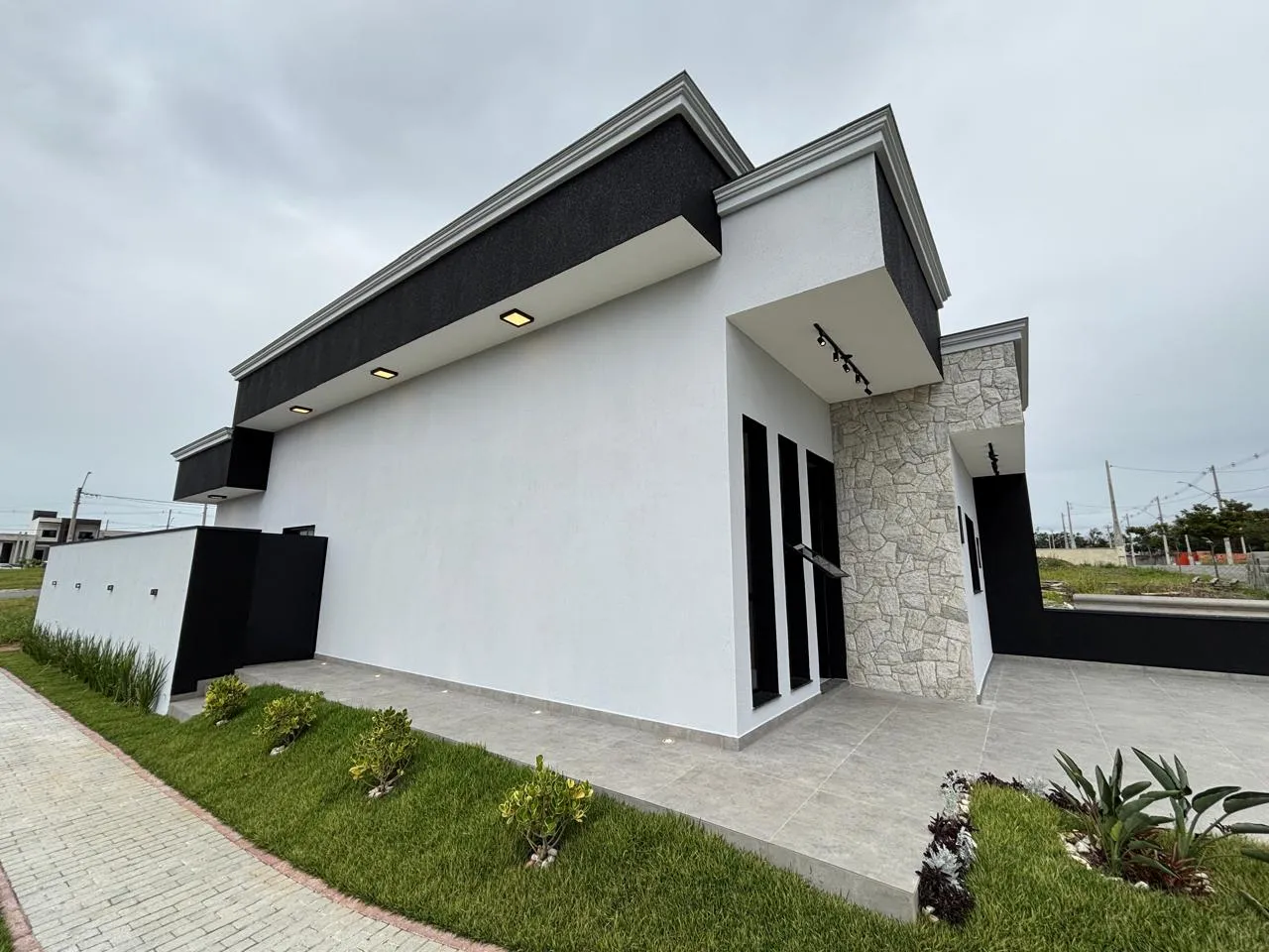 Casa alto padrão 120m² com jardim de inverno à venda no Bosque da Imperatriz – Pindamonhangaba/SP