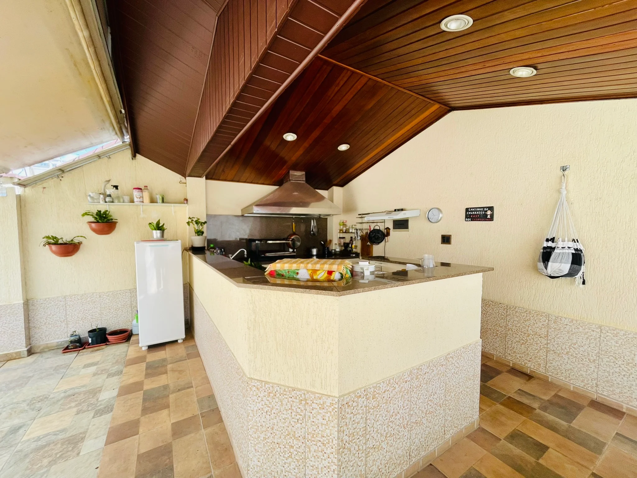 Casa à venda com 5 dormitórios no bairro Esplanada Independência em Taubaté/SP. 