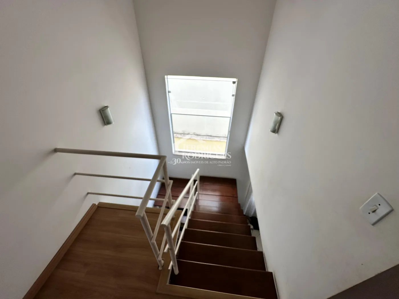 Casa à venda com 3 dormitórios no Condomínio Jatobá em Tremembé/SP.
