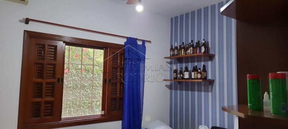 Chácara à venda com com 3 suítes no bairro Areão em Taubaté/SP. 