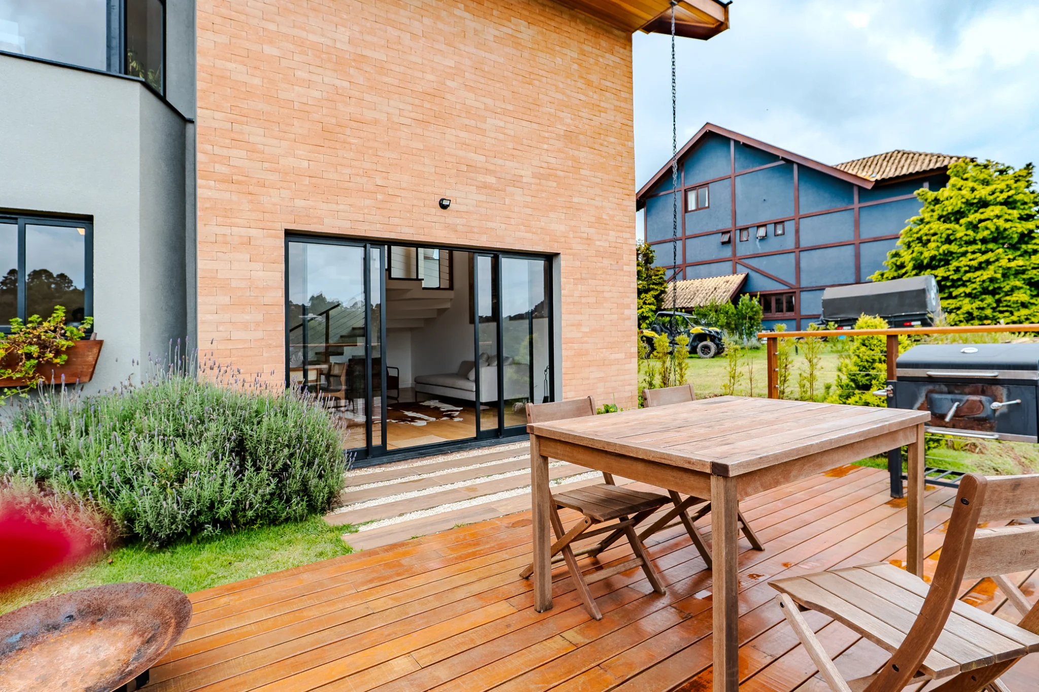 Casa à venda com 4 suítes no Condomínio Beverly Hills em Campos do Jordão/SP. 