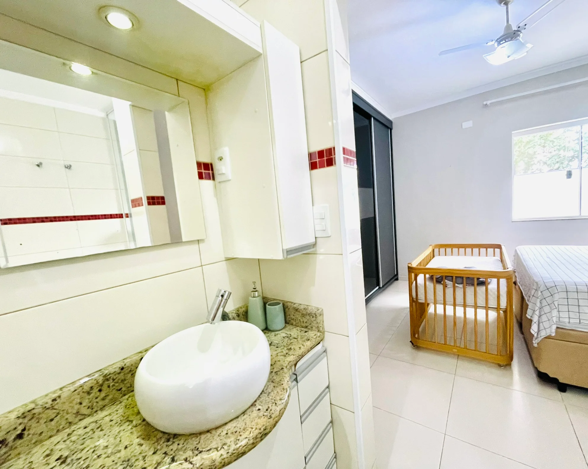 Casa à venda com 3 dormitórios no Condomínio Campos do Conde II em Tremembé/SP. 