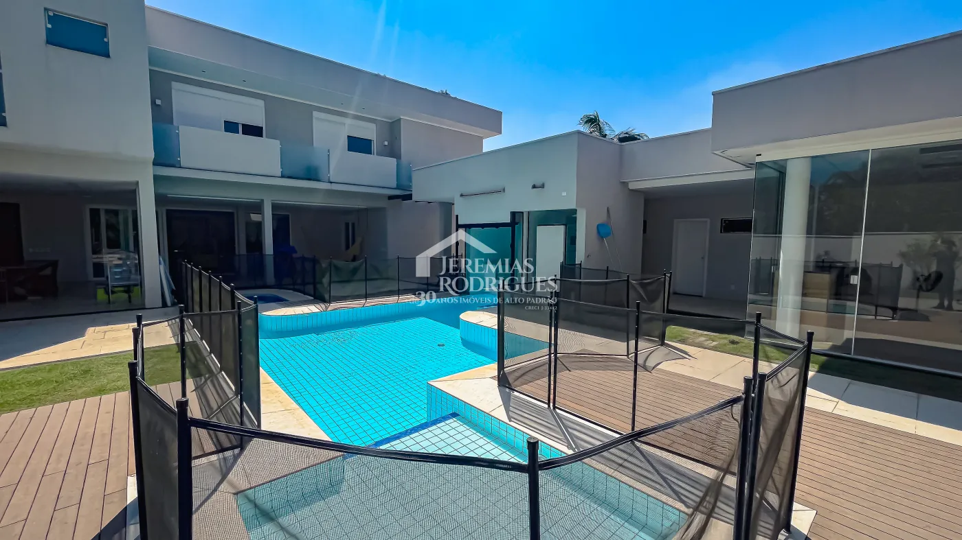 Casa à venda com 6 suítes - Condomínio Village Paineiras - Pindamonhangaba/SP