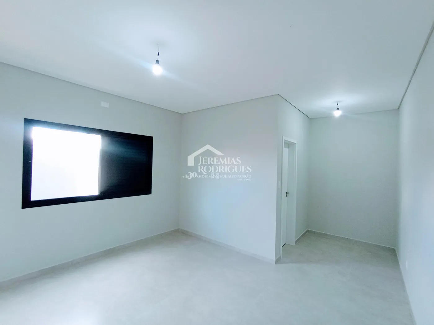 Casa à venda com 3 suítes no Condomínio Ouro Ville em Taubaté/SP