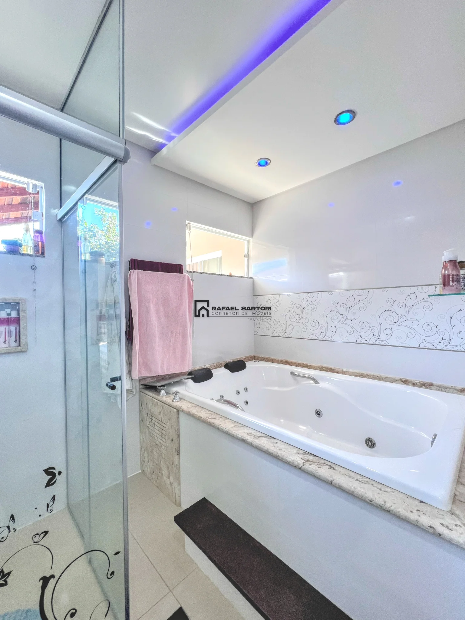 CASA TÉRREA NO BAIRRO NEREU RAMOS