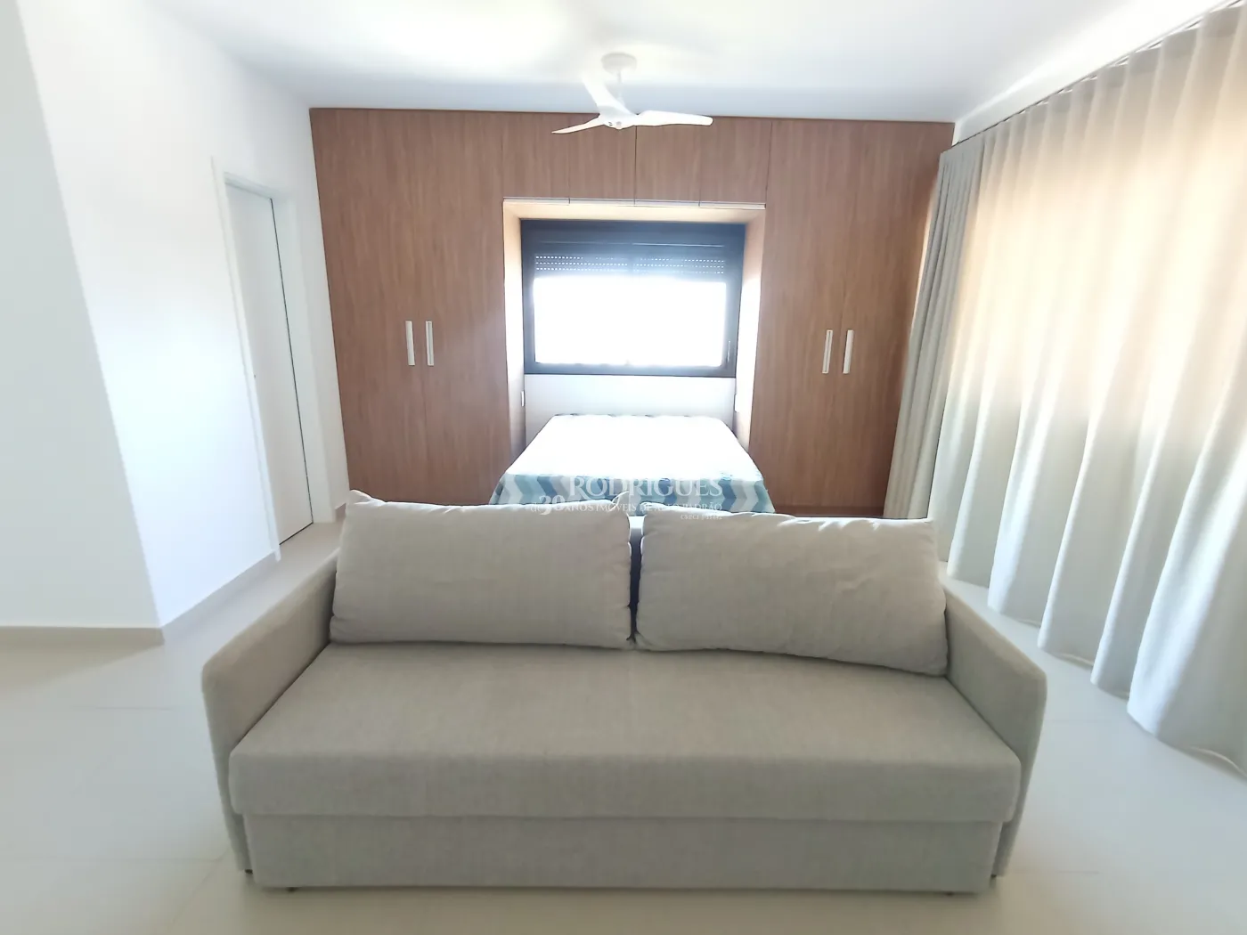 Flat para locação, 55 m² no Condomínio Residencial Lofts Arts Design em Taubaté/SP.