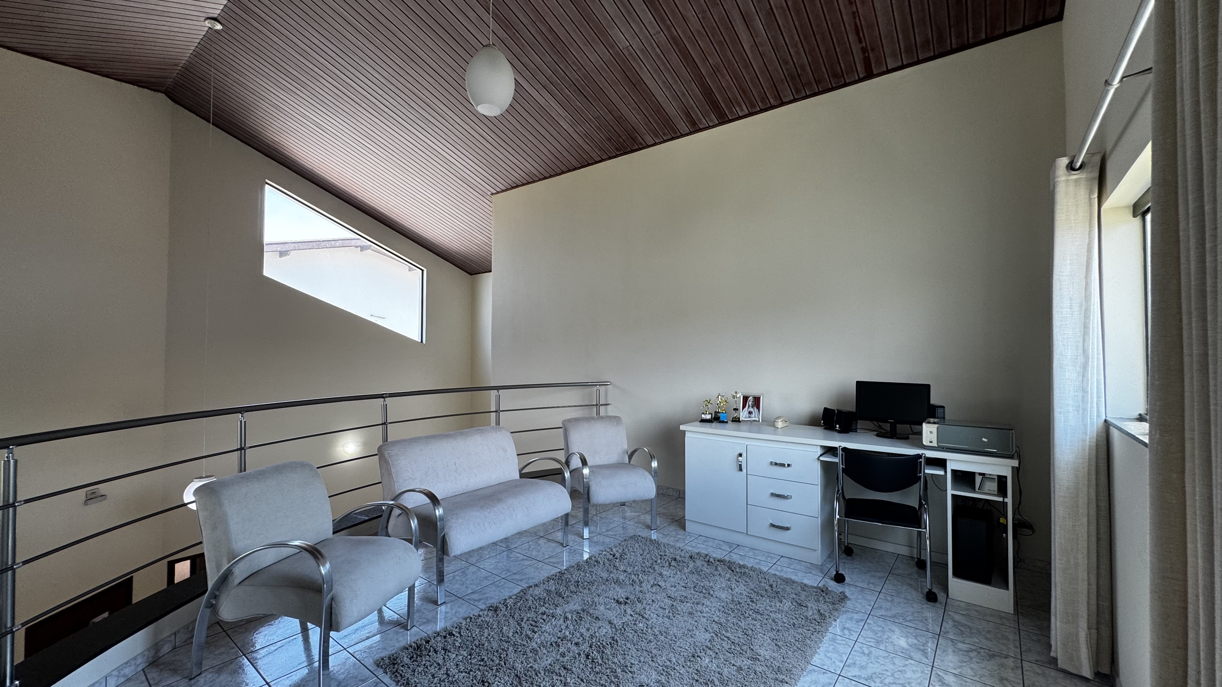 Casa à venda com 3 dormitórios no Condomínio Real Ville em Pindamonhangaba/SP.